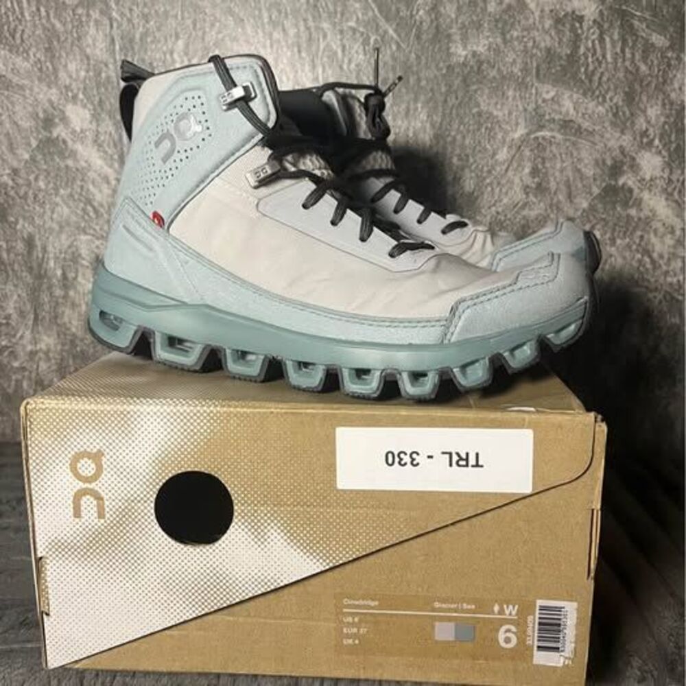 On Cloud Cloudridge Women's US 6 Waterproof Hiking Boots on cloud New in box